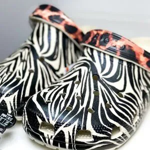 CROCS Classic Lined Animal Remix Clogs, Cheetah/Zebra Print, Mens 12, Like New CROCS CLASSIC ANIMAL REMIX CLOG Zebra Leopard Print | Men main image 4